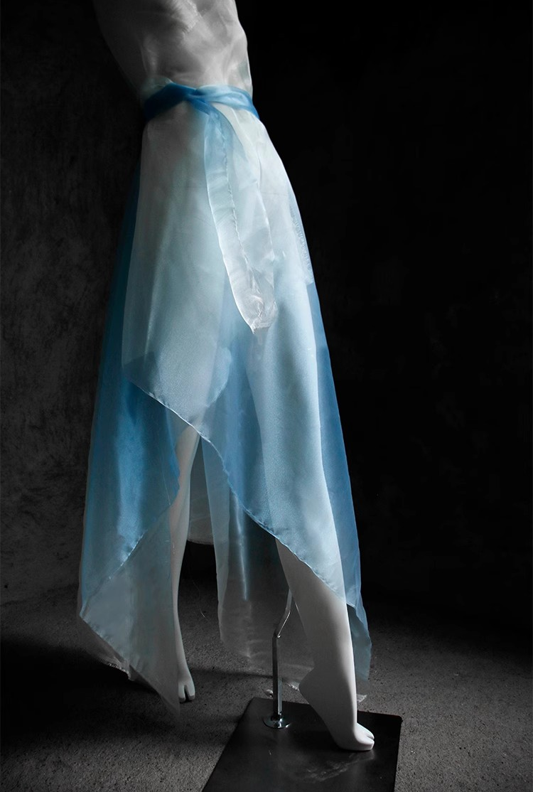 Gradient Blue Glossy Crystal Organza – Water-Inspired Sheer Fabric