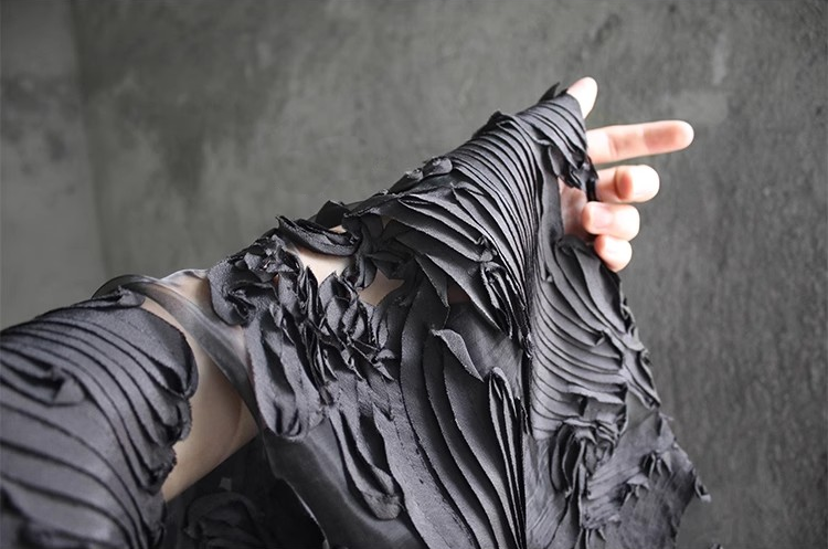 Oil Brush Organza Mesh – Sculpted Texture with a Fluid Artistic Feel