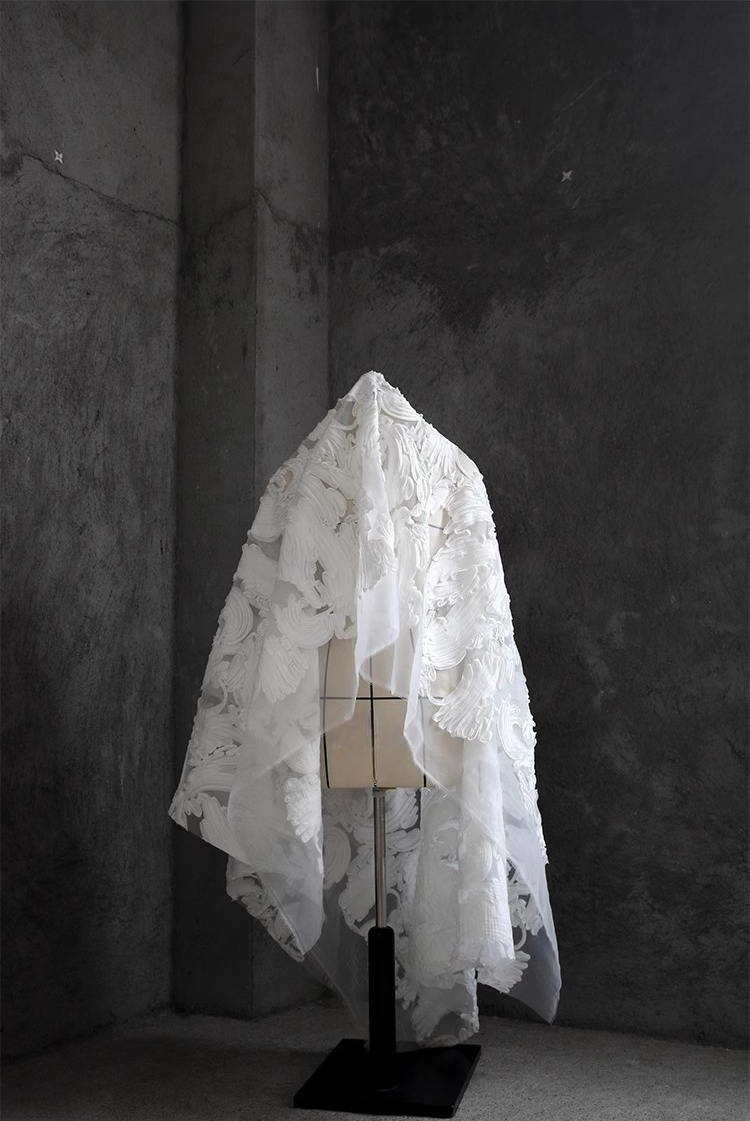 Oil Brush Organza Mesh – Sculpted Texture with a Fluid Artistic Feel