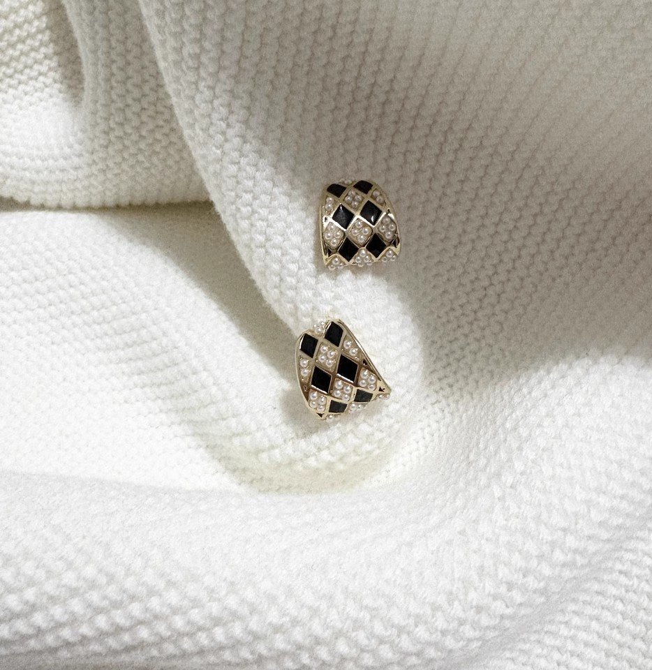 Vintage Checkered Pearl Stud Earrings – 2025 Sterling Silver Bestseller