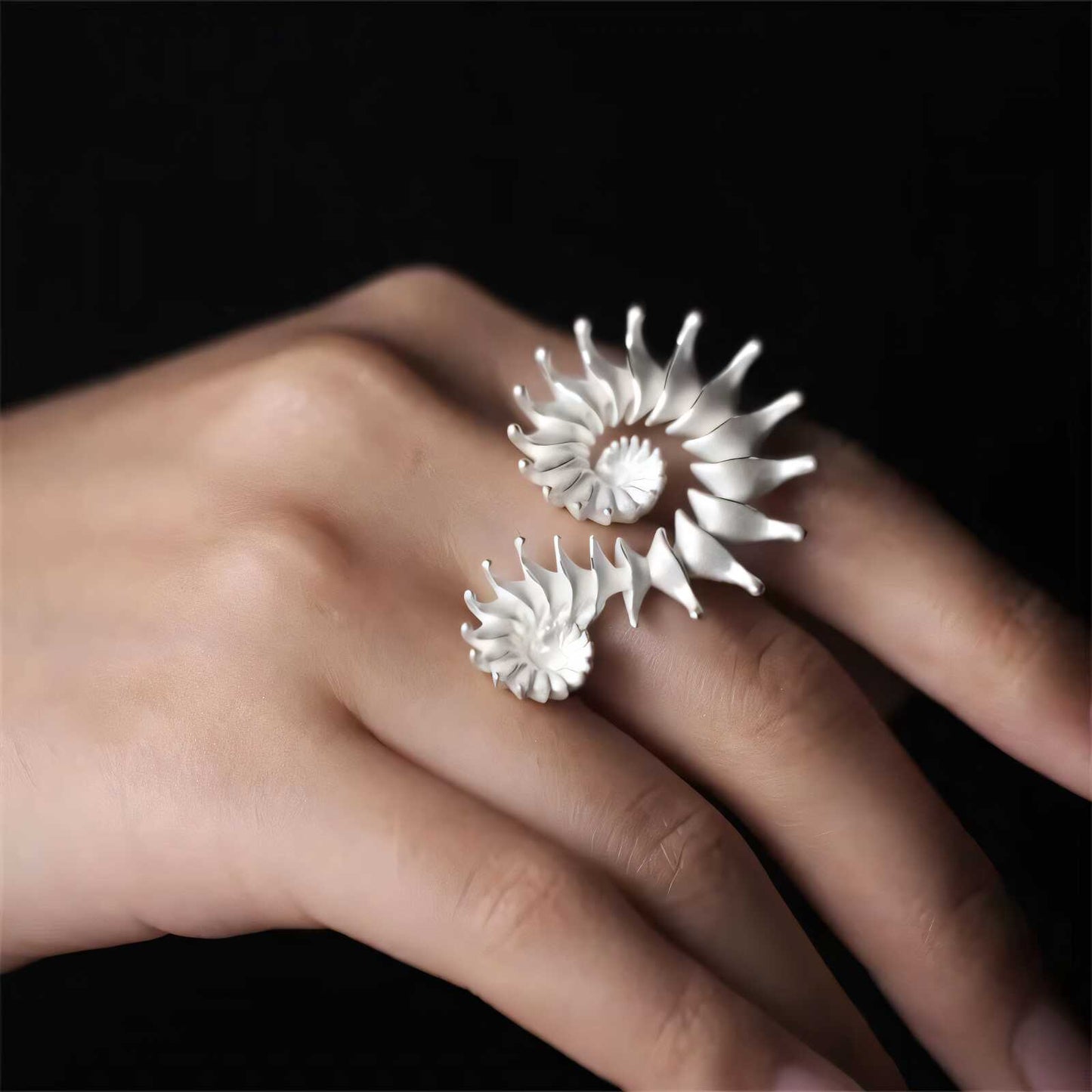 Conch-Inspired Open Ring & Brooch – French Retro Design with Sculptural Elegance