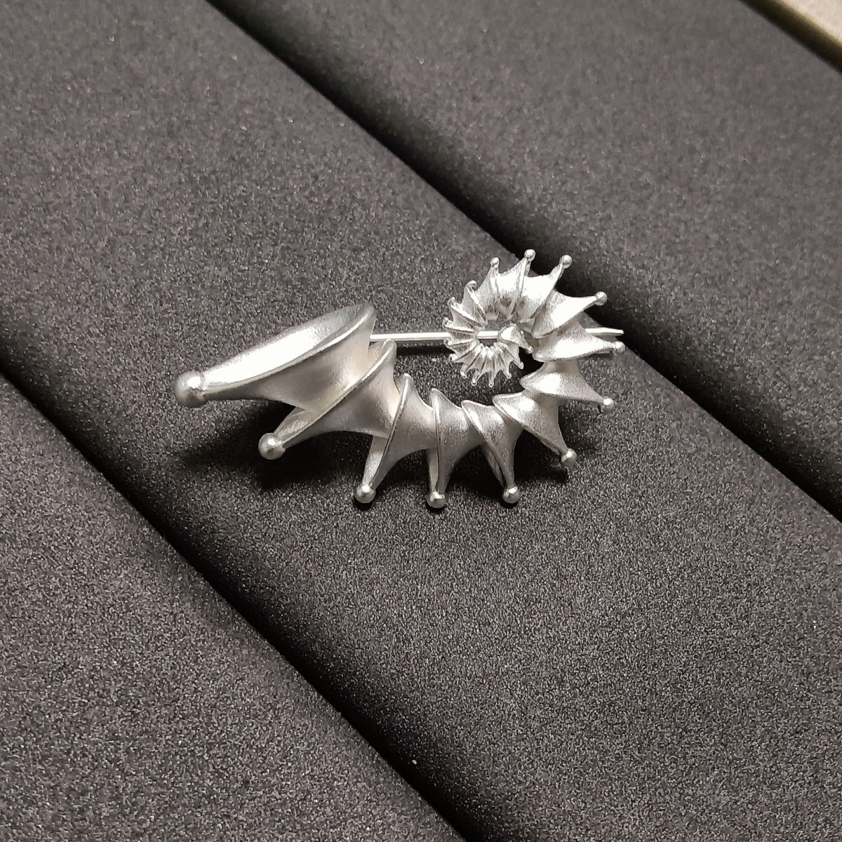 Conch-Inspired Open Ring & Brooch – French Retro Design with Sculptural Elegance