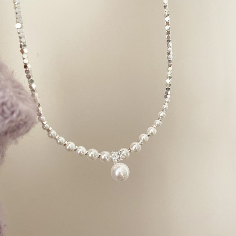 French Soft Glow – Sterling Silver Fragment & Pearl Necklace with Elegant Collarbone Design