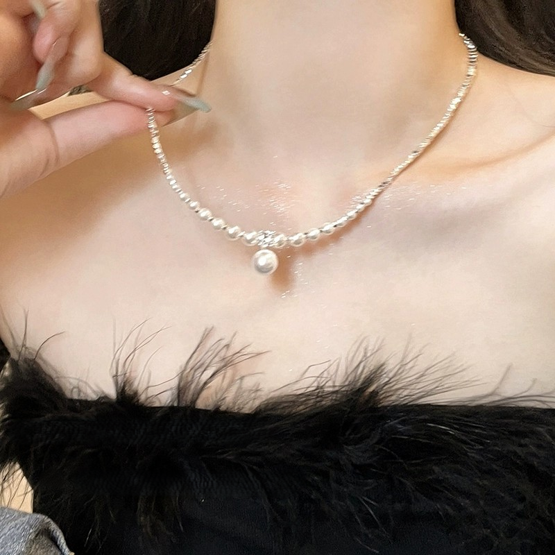 French Soft Glow – Sterling Silver Fragment & Pearl Necklace with Elegant Collarbone Design