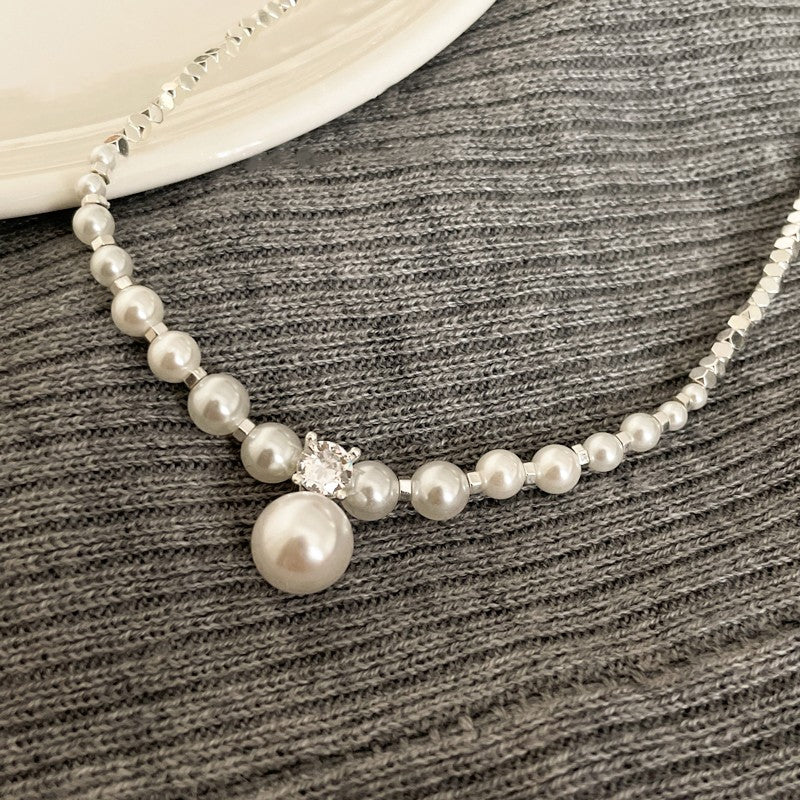 French Soft Glow – Sterling Silver Fragment & Pearl Necklace with Elegant Collarbone Design