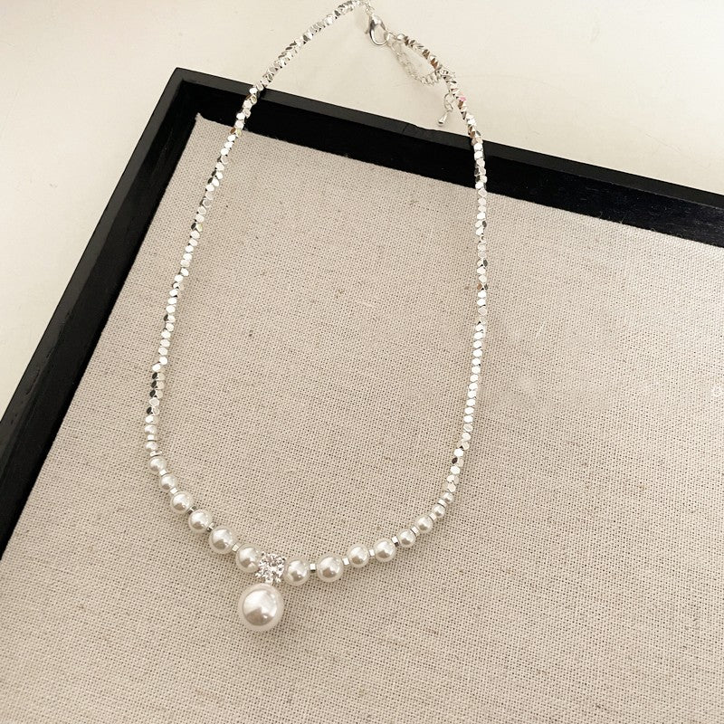 French Soft Glow – Sterling Silver Fragment & Pearl Necklace with Elegant Collarbone Design