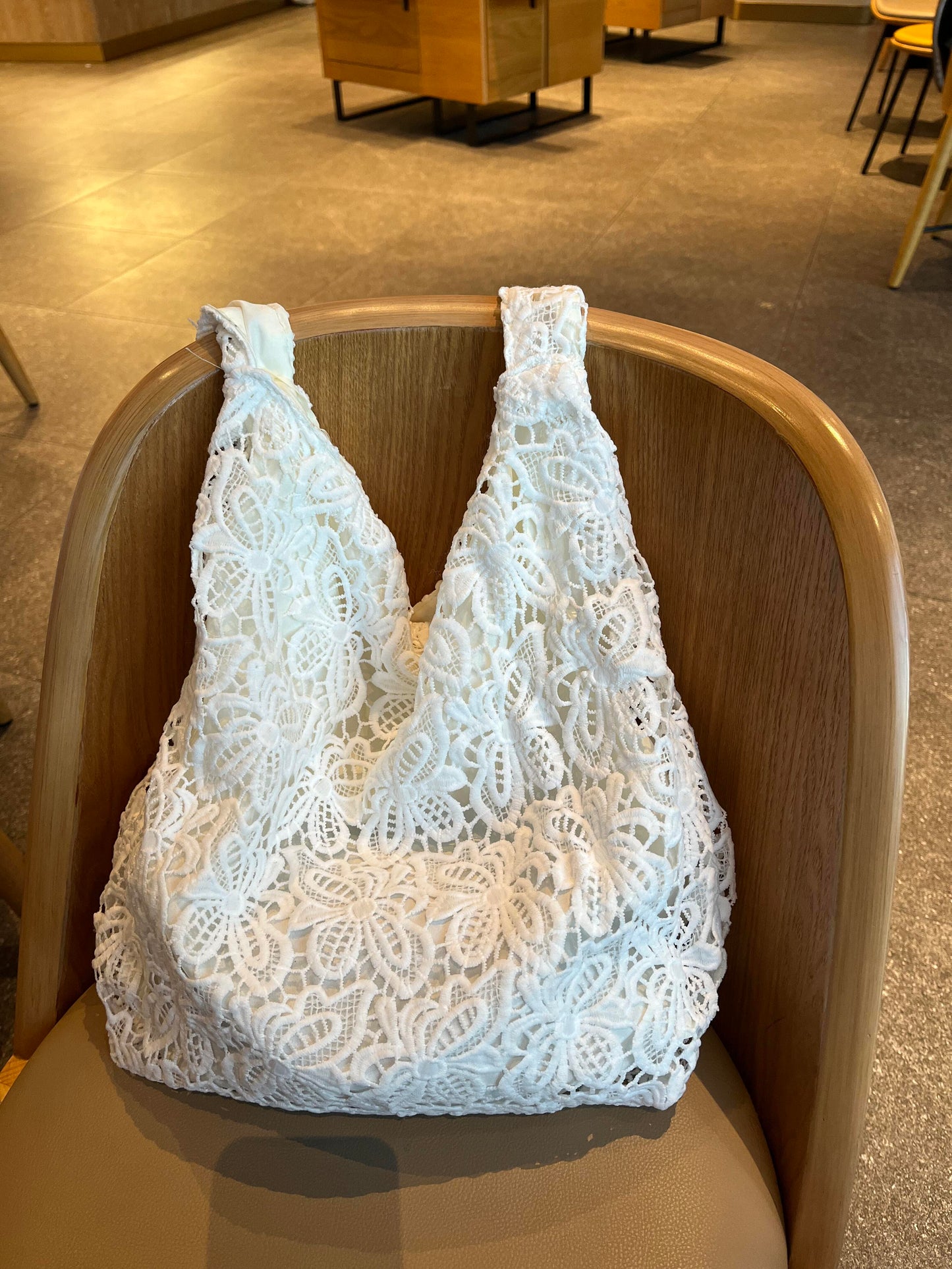Lace Meadow – Summer Soft Lace Tote with Pastoral Charm & Commuter Capacity