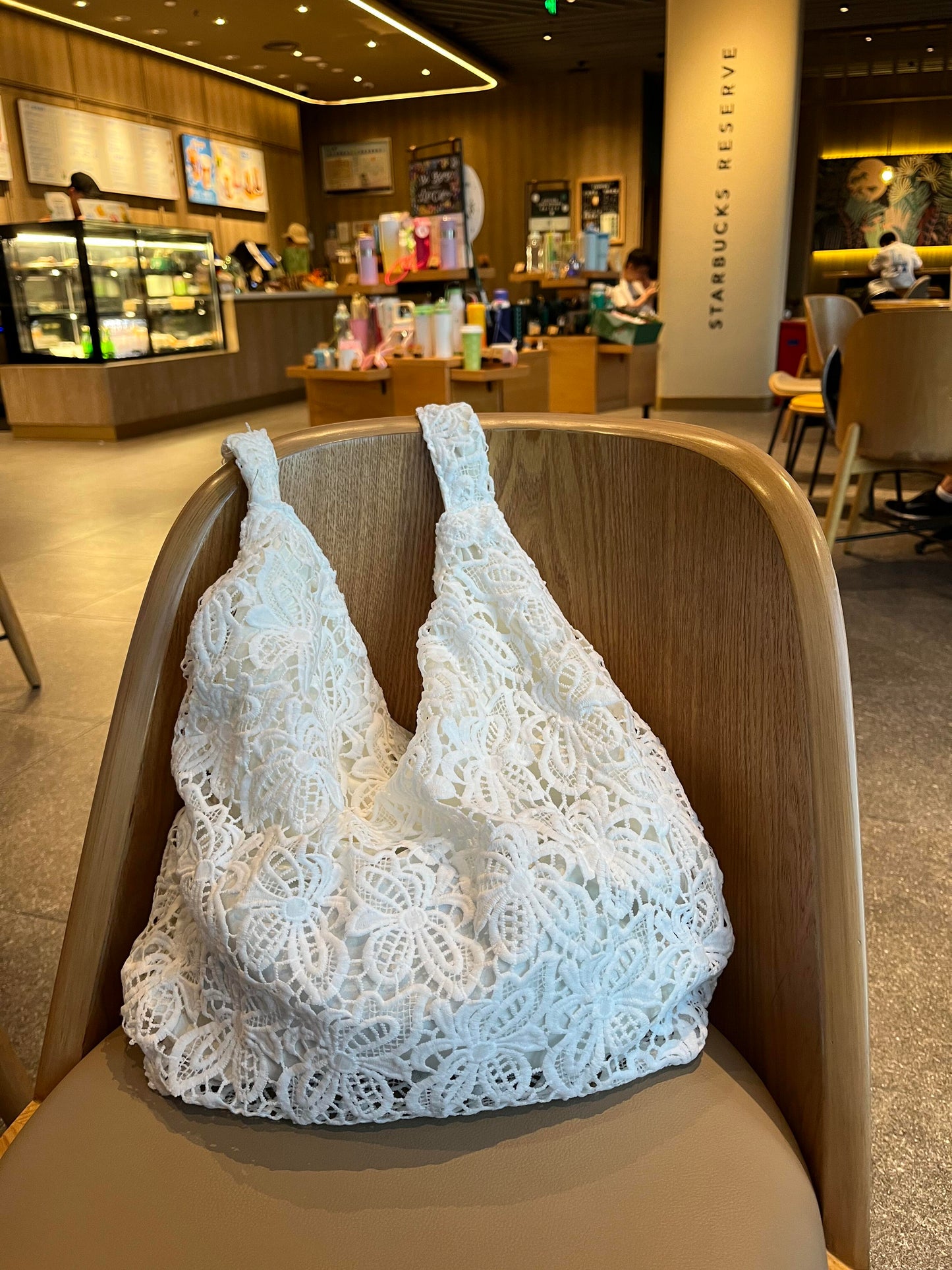 Lace Meadow – Summer Soft Lace Tote with Pastoral Charm & Commuter Capacity