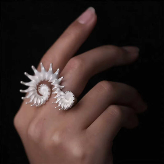 Conch-Inspired Open Ring & Brooch – French Retro Design with Sculptural Elegance