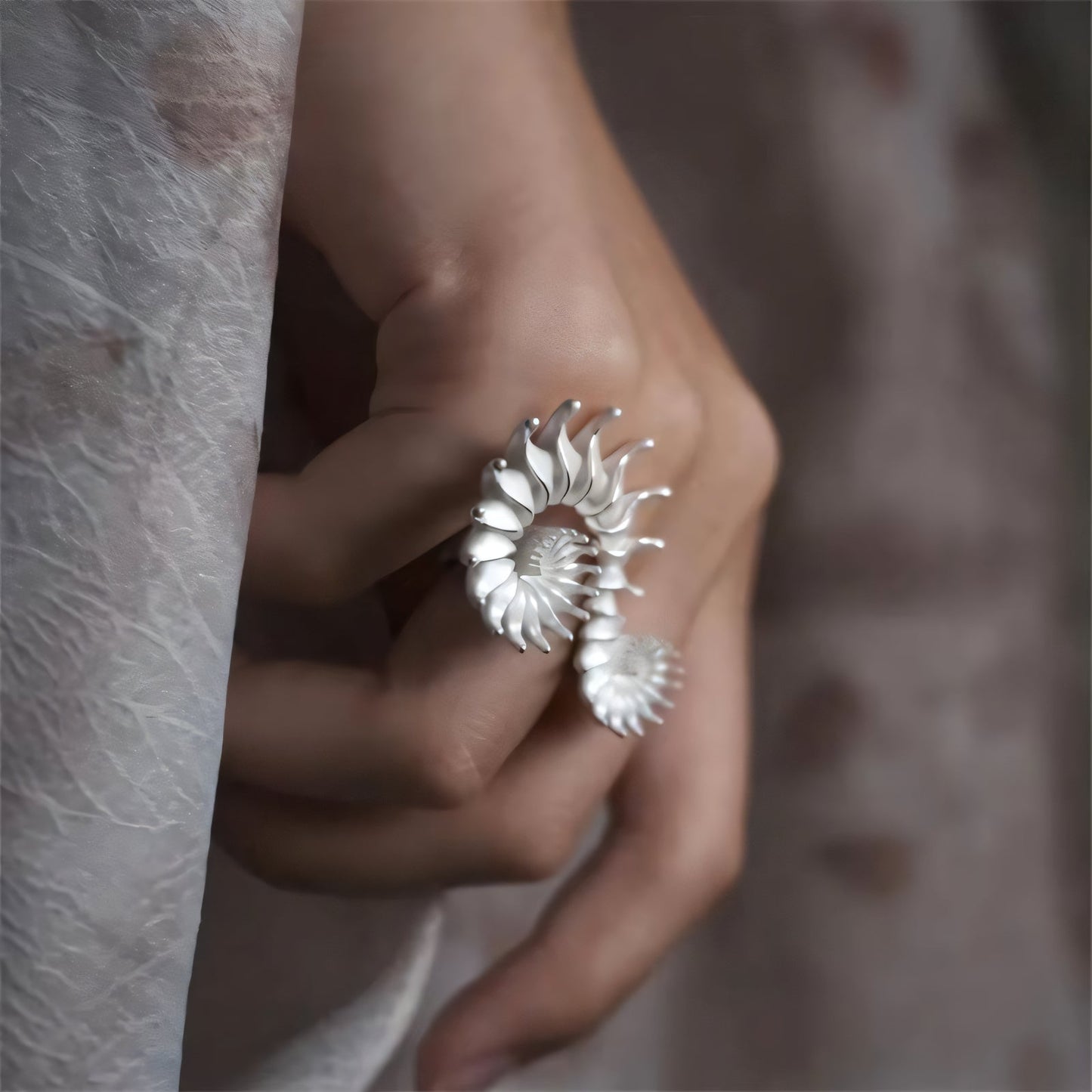 Conch-Inspired Open Ring & Brooch – French Retro Design with Sculptural Elegance